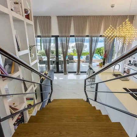 In 39428 Villa *
